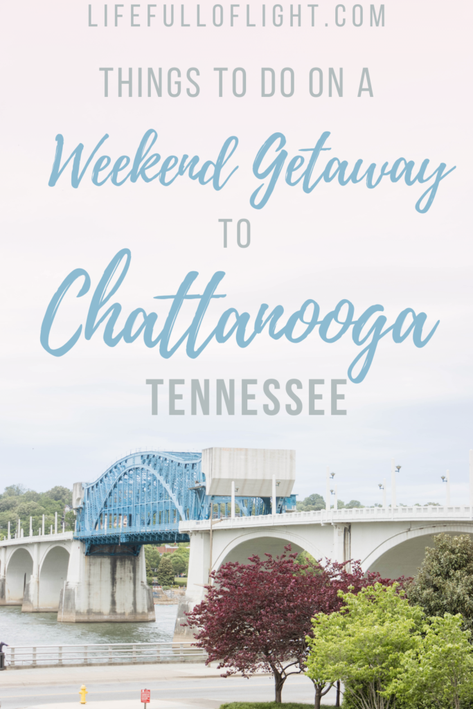 Chattanooga is filled with fun things to do and great places to eat. A weekend trip isn't complete without trying some of the fun activities in this guide from Life Full of Light. Discover the Tennesse Aquarium, go whitewater rafting on the Ocoee, explore the caves of Ruby Falls, enjoy the views of Lookout Mountain, and so much more! Great restaurants, cute photo spots, and tons of things to do are only a small part of your weekend getaway to Chattanooga, Tennessee!  #girlstrip #Tennesseetravel
